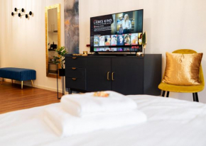 Premium Studio - 1 Min to HBF